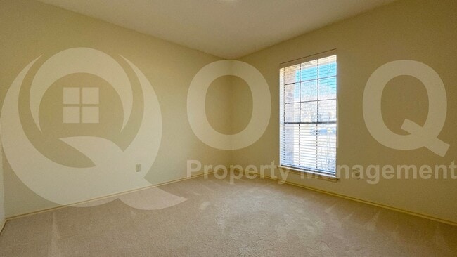 Building Photo - 10 Cypress Ct