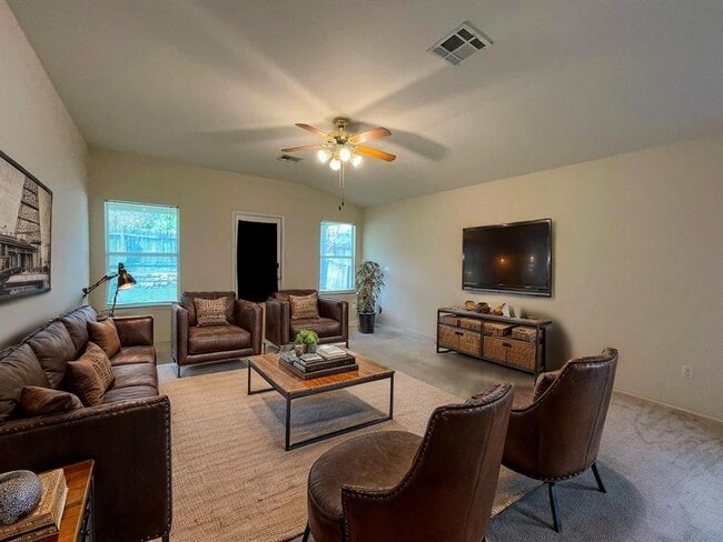 Building Photo - 126 Salado Dr