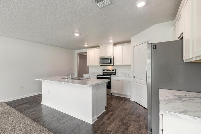 Building Photo - 109 Persimmon Dr