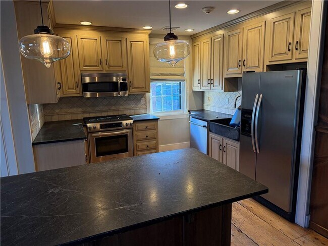 Building Photo - 31 Bradford St