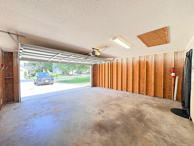 Building Photo - Welcome To Edgefield
