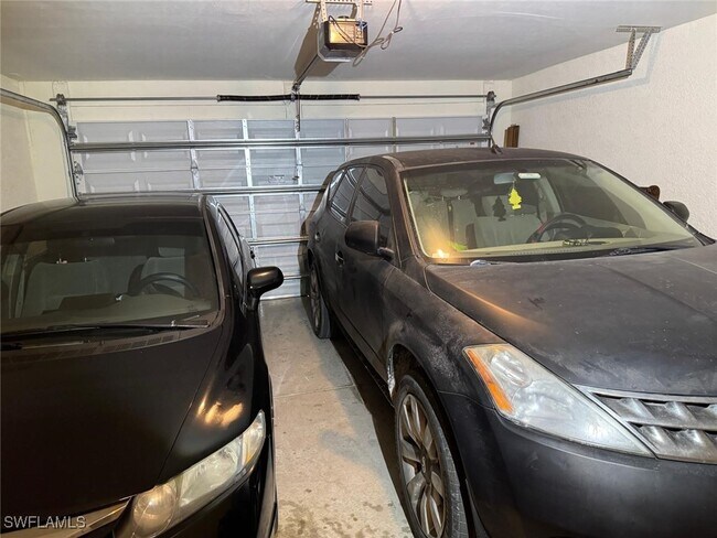 Building Photo - 2515 SW 2nd Terrace