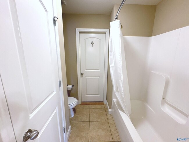 Building Photo - 126 Windridge Way SW