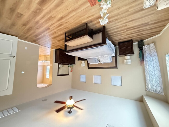 Building Photo - 1928 W Spur Dr