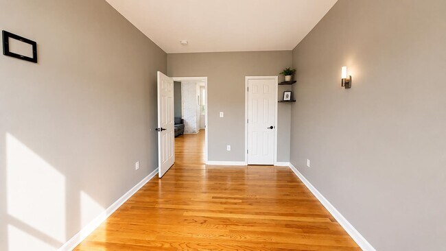 Building Photo - 305 Cator Ave