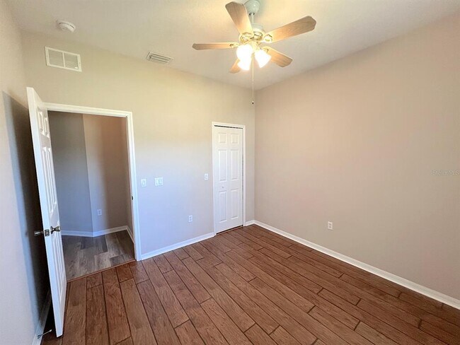 Building Photo - 7 Zither Ct