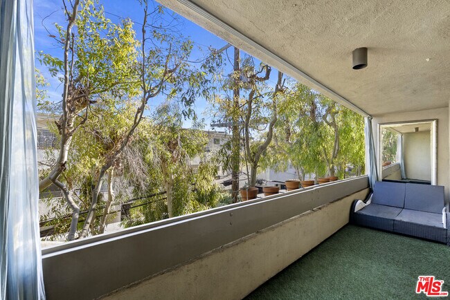 Building Photo - 740 Kings Rd