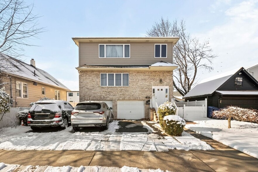 Building Photo - 391 Taylor Ave