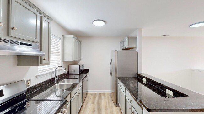 Building Photo - 525 Olmsted Park Pl