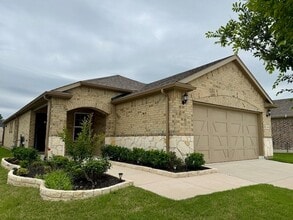 Building Photo - 200 Sleepy Willow Ln