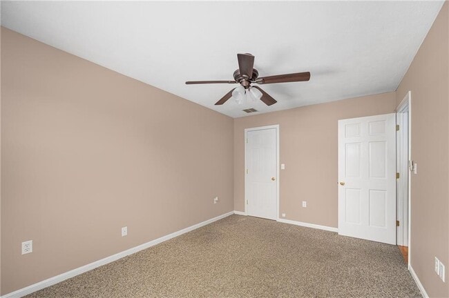 Building Photo - 190 Gladstone St