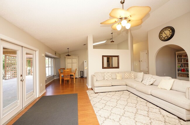 Building Photo - Silver Oaks Community