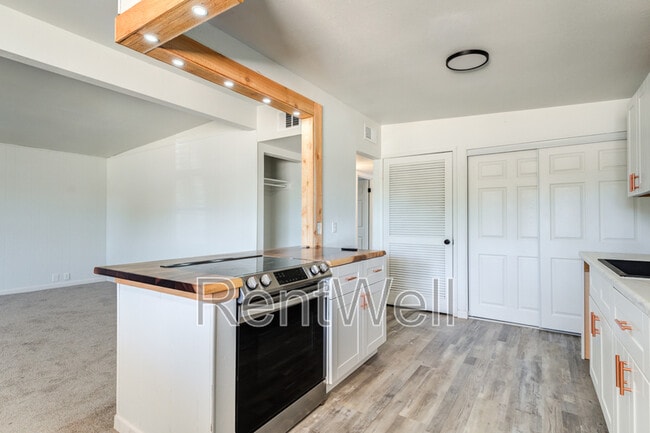 Building Photo - 2525 63rd St