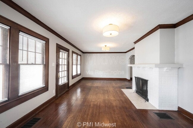 Building Photo - 4905 Broadway St