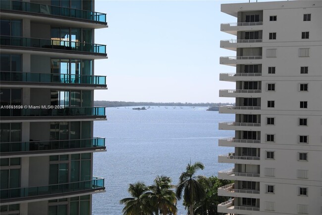 Building Photo - 1300 Brickell Bay Dr