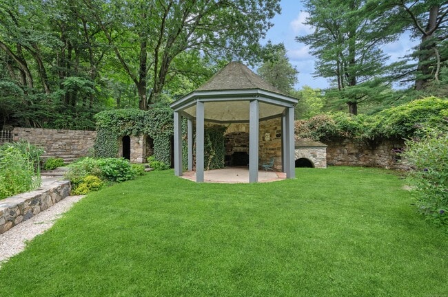 Building Photo - 9 Sherwood Ave