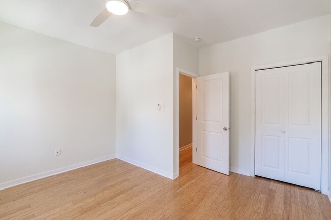 Building Photo - Three Bedroom Graduate Hospital Townhome