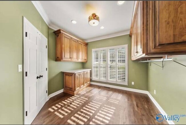 Building Photo - 104 Elm Cove