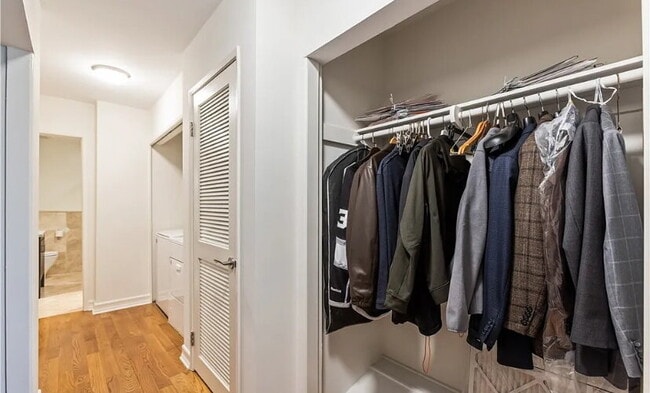 Building Photo - Luxurious Beverly Hills Penthouse Condo wi...