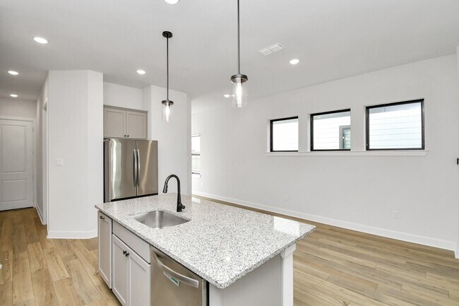 Building Photo - 1535 Park Path Dr