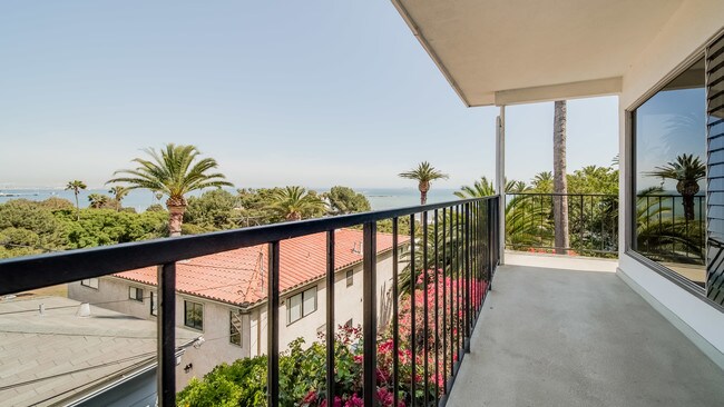 Entry Balcony - 3744 Bluff Pl