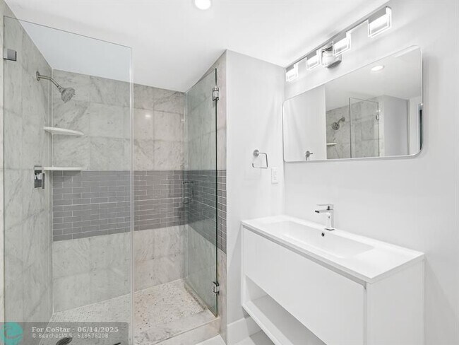 Building Photo - 3500 Galt Ocean Dr