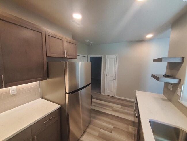 Building Photo - 722 Zee Pride Ln