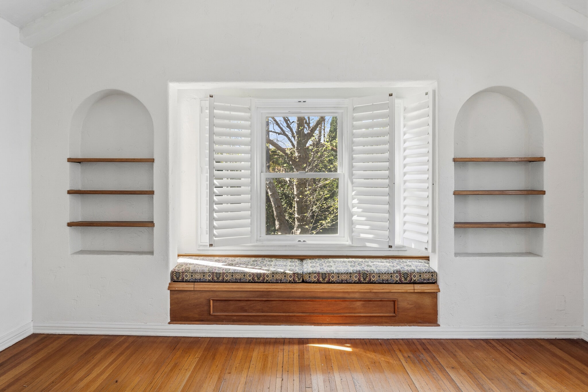 Building Photo - 166 N Arnaz Dr