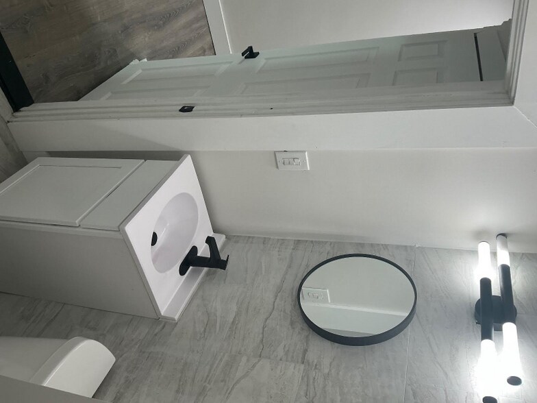 Building Photo - 1970 E 71st St