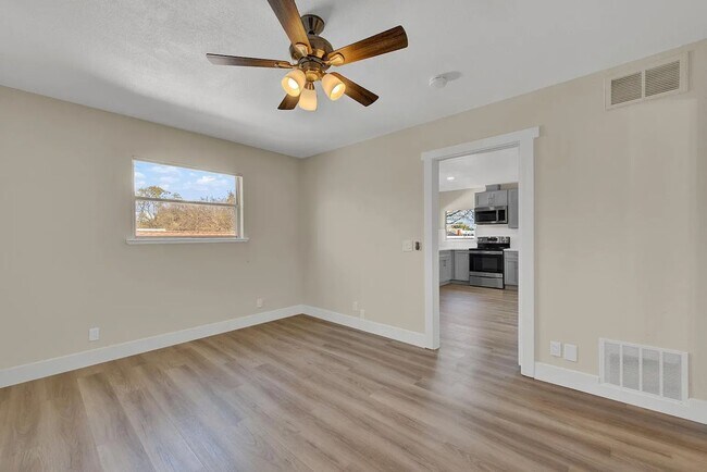 Building Photo - Downtown Vacaville 1Bed/1Bath