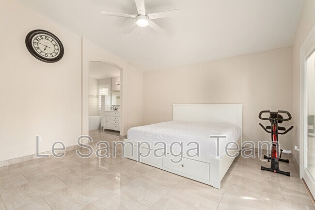 Building Photo - 1448 N Saddle St