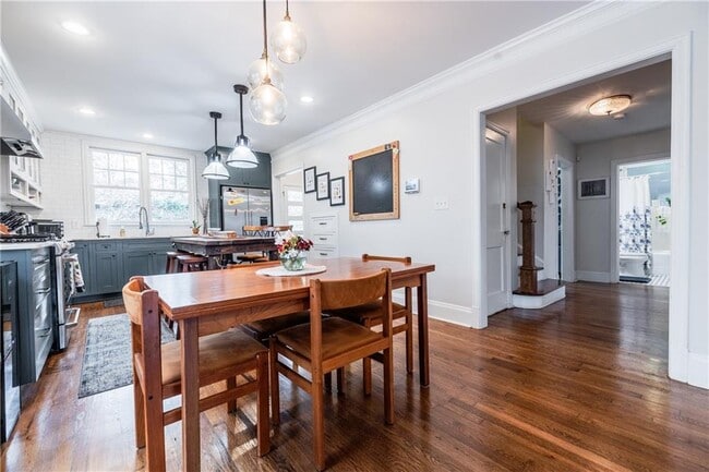 Building Photo - 360 8th St NE