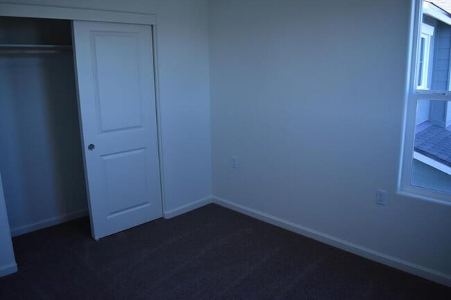 Building Photo - 1316 eagle crest court