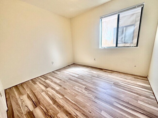 Building Photo - 117-113 General Arnold St NE