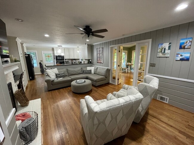 Building Photo - 3111 Prytania Rd