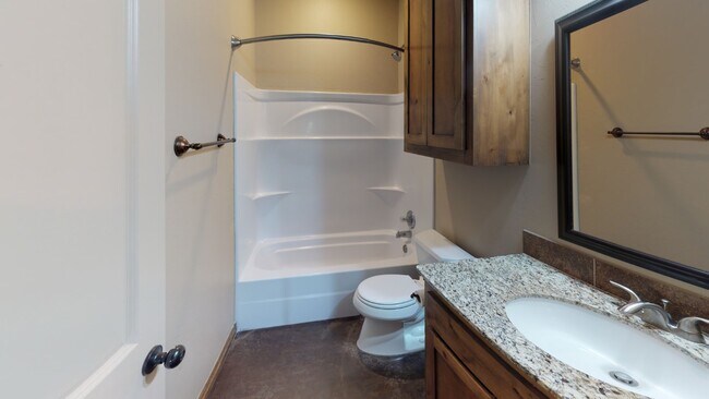 Building Photo - 11201 NE Marigold Ln