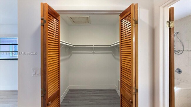 Building Photo - 8877 SW 36th St