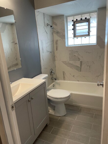 Building Photo - 1612 Memorial Dr