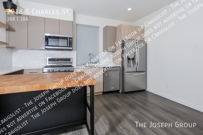 Building Photo - 2218 S Charles St