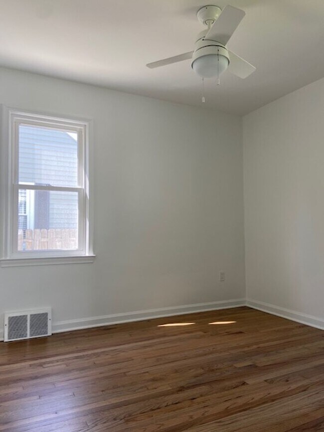Building Photo - COMING SOON! GORGEOUS 3 BED 2 BATH BUNGALO...