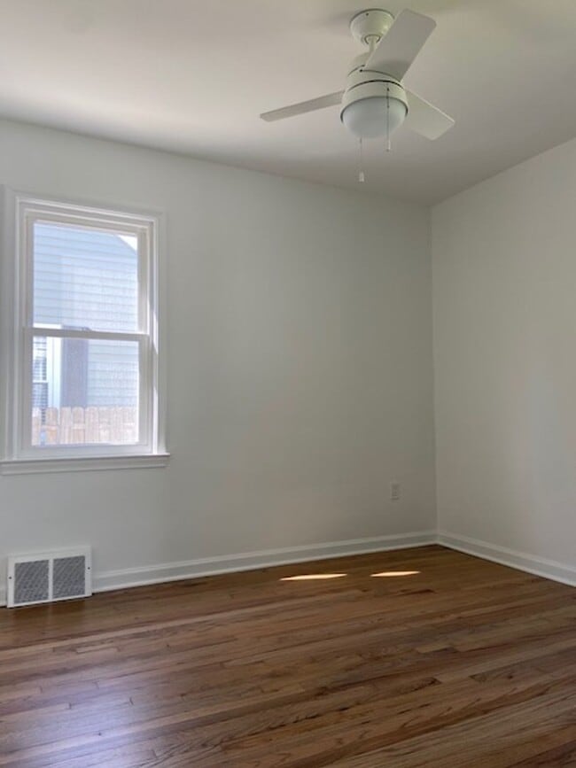 Building Photo - GORGEOUS 3 BED 2 BATH BUNGALOW IN ROYAL OAK ---- MINERVA