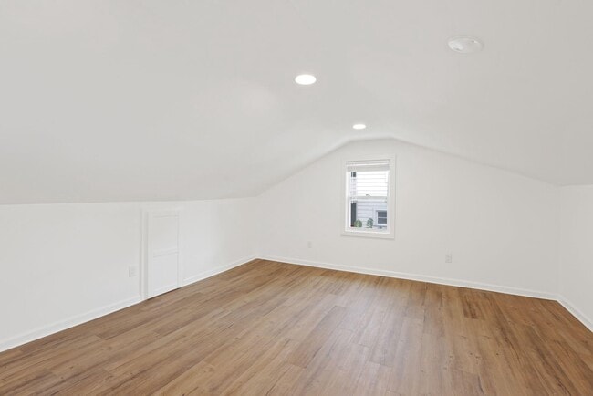Building Photo - 6011 44th Ave