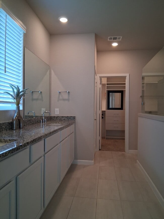 Building Photo - 22231 Sam Raburn Dr