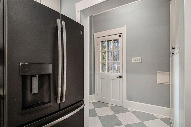 Building Photo - 292 Congress St