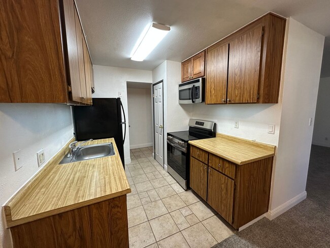 Building Photo - 2 Bed, 1 Bath Apartment in Reno