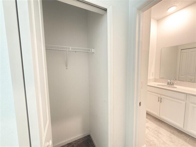 Building Photo - 6300 Chirpine Ln