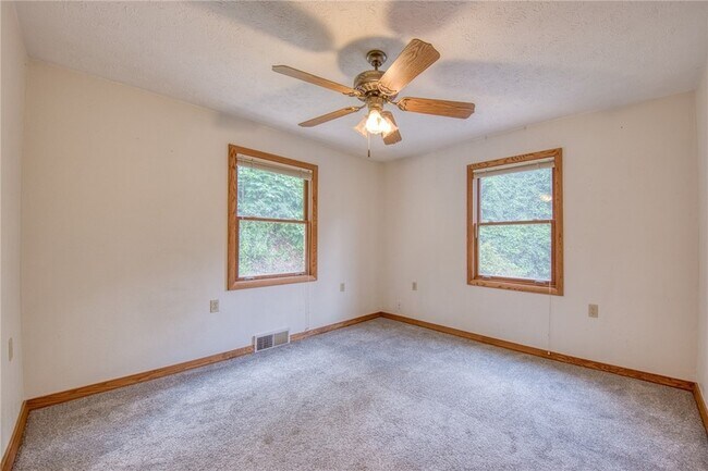 Building Photo - 4465 Mt Troy Rd Ext