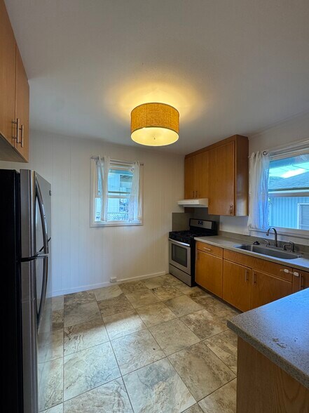 Building Photo - 1769 Puowaina Dr