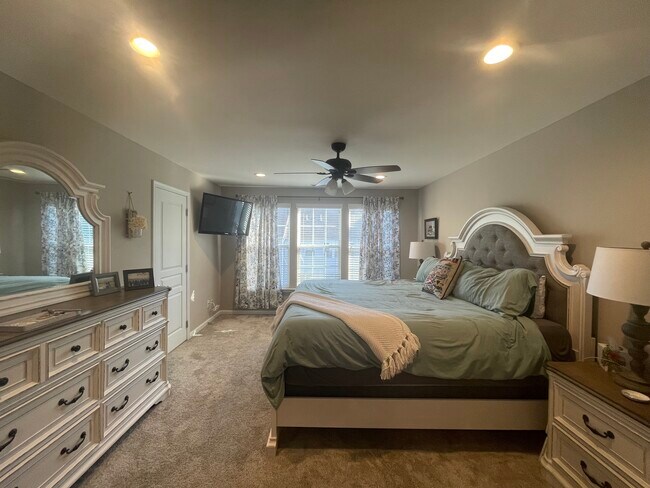 Building Photo - 612 Ellison Dr