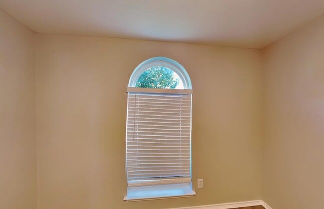 Building Photo - Contemporary 3-Bedroom Gem with Open-Plan Design